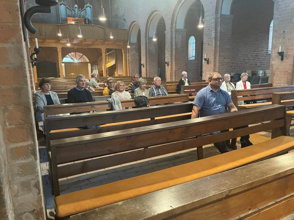 Besucher vom Konzert des „Fahrradkantor“ Martin Schulze